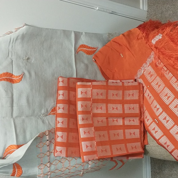 Full Male and Female Nigerian Traditional Wedding Outfits - Picture 7 of 10